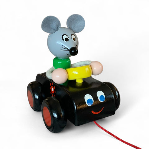 Pull along Mouse in a Car